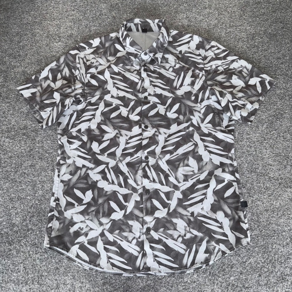 Lululemon Airing Easy Shirt Mens M Gray Tropical Leaf AOP Short Sleeve‎ Casual